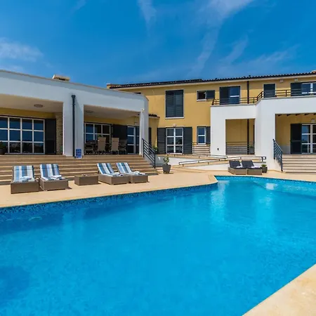 Arkaim With Private Pool וילה
