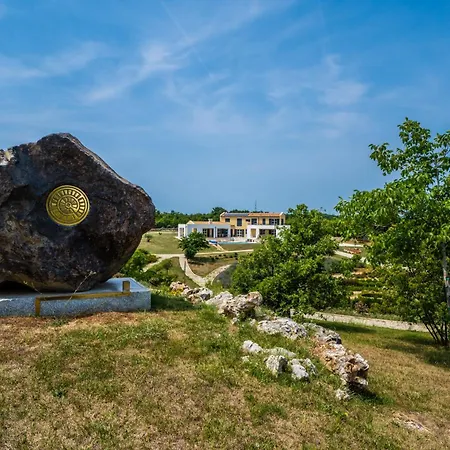 Vila Arkaim With Private Pool Filipana